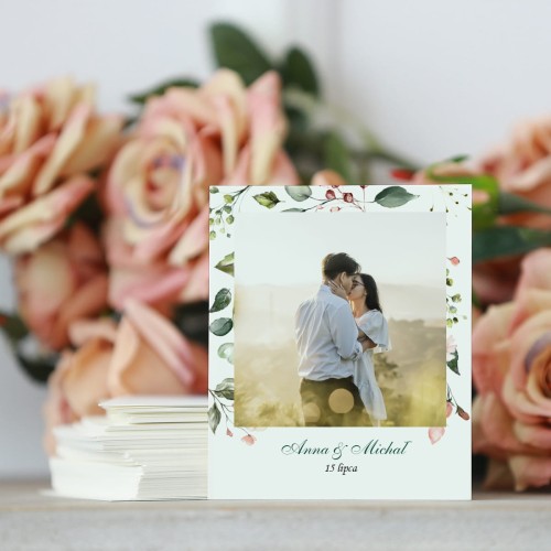 Zdjęcie polaroid w podziękowaniu dla gości z kwiatowym wianuszkiem