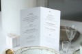 Otwierana karta menu z delikatnymi liśćmi z kolekcji champagne
