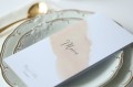 Karta menu w odcieniu delikatnego różu