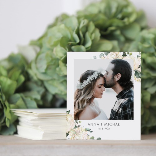 Zdjęcie polaroid w podziękowaniu dla gości białe kwiaty