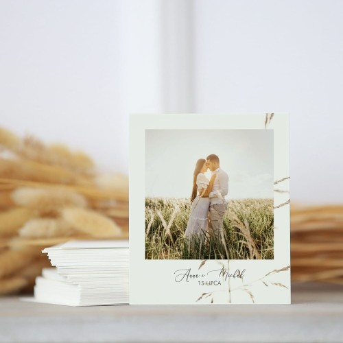 Zdjęcie polaroid w podziękowaniu dla gości ze źdźbłem trawy