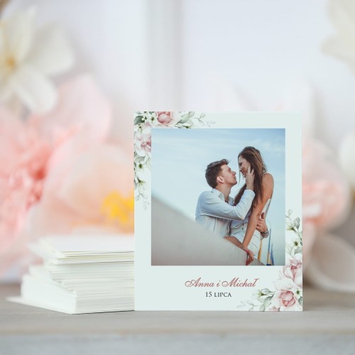 Zdjęcie polaroid w podziękowaniu dla gości pudrowe kwiaty