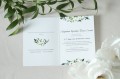 Zaproszenia ślubne drukowane z zielonym motywem kwiatowym