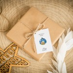 Świąteczne bileciki z logo z świąteczną bombką z motywem religijnym