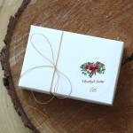 Naklejki  z logo z motywem świątecznego wianka z dodatkiem liści i szyszek