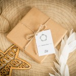 Świąteczne bileciki z logo z minimalistycznym wianuszkiem