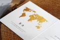 Zaproszenie ślubne drukowane z motywem złotej mapy świata