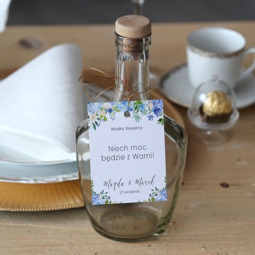 Zestaw 18 zawieszek na alkohol z niebieskimi kwiatami