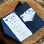 Granatowe zaproszenia ślubne kolekcja Vintage z motywem chabrów