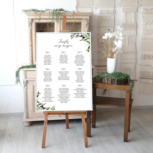 Duży plan stołów weselnych z gałązką oliwną