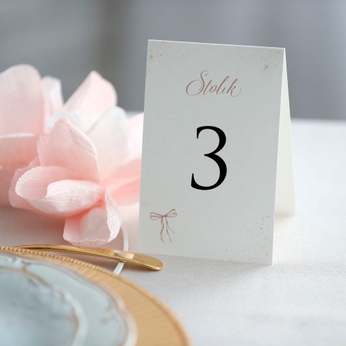 Numerki na stół z delikatną kokardką