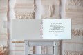 Księga gości na przyjęcie weselne z delikatną kokardką