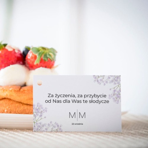Karteczki do ciasta weselnego z fioletową gipsówką