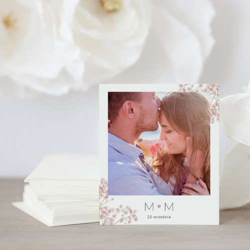 Zdjęcie polaroid w podziękowaniu dla gości z różową gipsówką