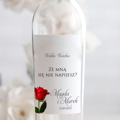 Weselne naklejki na butelkę 