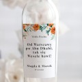 Weselne naklejki na butelkę z pomarańczowymi kwiatami