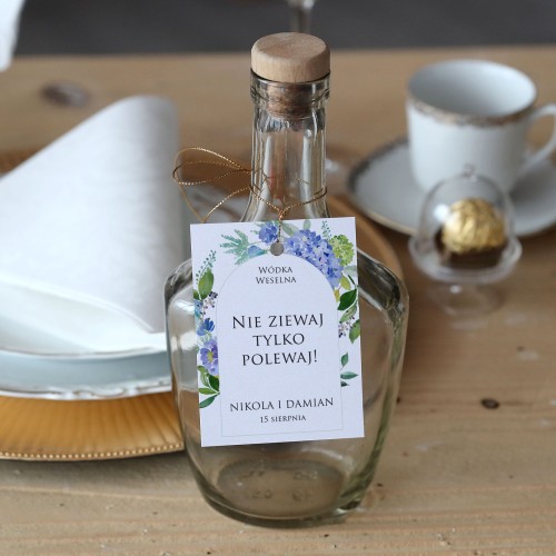 Zestaw 18 zawieszek na alkohol z niebieskimi kwiatami