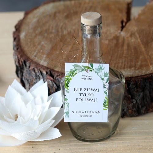 Zestaw 18 zawieszek na alkohol z zielonymi listkami