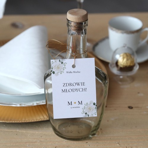 Zestaw 18 zawieszek na alkohol z białą różą