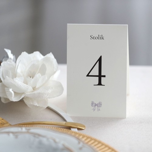 Numerki na stół z liliową wstążeczką