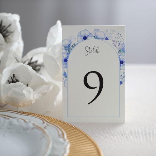 Numerki na stół z błękitnym wianuszkiem