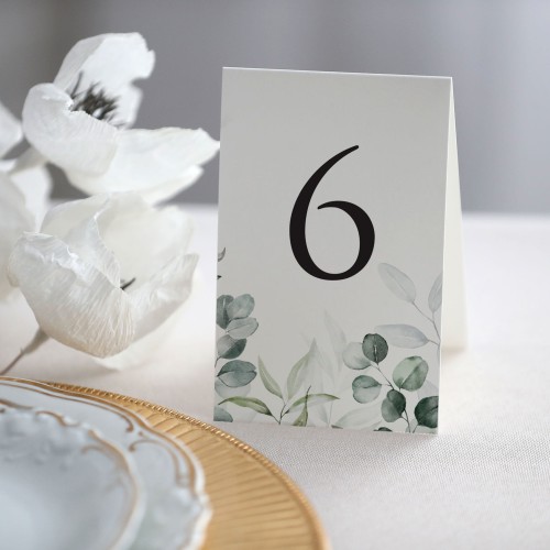 Numerki na stół z listkami eukaliptusa