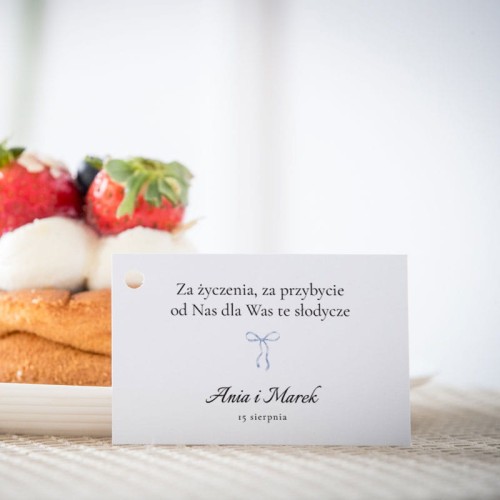 Karteczki do ciasta weselnego z błękitną wstążeczką