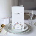 Karta menu z delikatnymi kwiatami