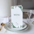 Karta menu z liśćmi eukaliptusa