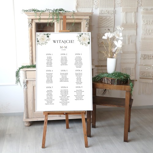 Plan stołów z białą różą