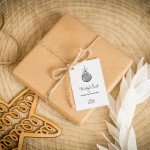 Świąteczne bileciki z logo z bombką