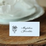 Winietki z wazonem pełnym kwiatów