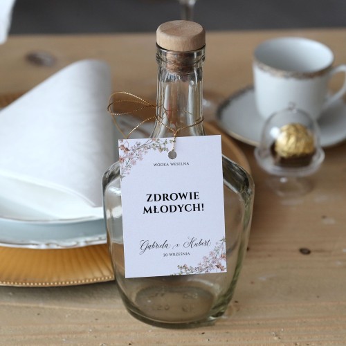 Zestaw 18 zawieszek na alkohol z akwarelowym wiankiem polnych kwiatów