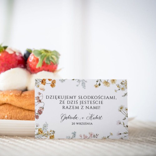Karteczki do ciasta weselnego z rustykalnymi kwiatami