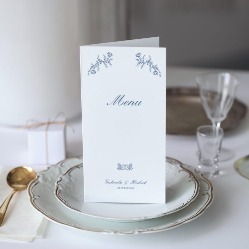 Karta menu z granatowymi kwiatami i łabędziami