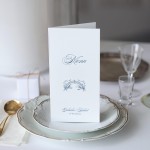 Karta menu lub harmonogram z granatowym mostem