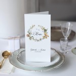 Karta menu lub harmonogram z rustykalnym wiankiem