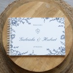 Księga gości klasyczna lub z ankietami - wzór z niebieskimi kwiatami