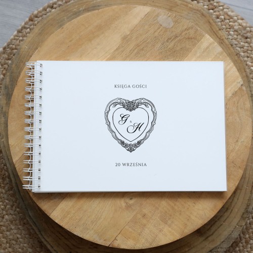 Księga gości klasyczna lub z ankietami - wzór z romantycznym motywem serca
