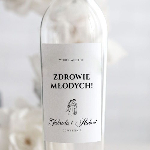 Weselne naklejki na butelkę z rysunkową Parą Młodą