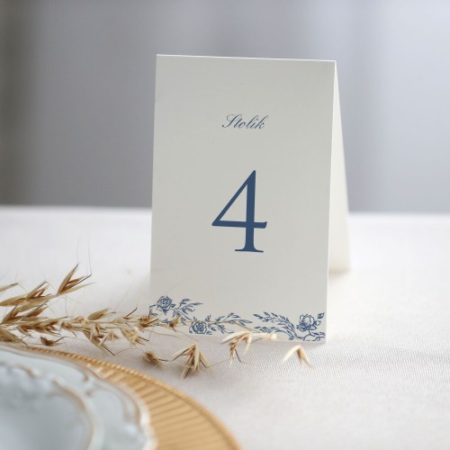 Numerki na stół z klasycznym granatowym motywem
