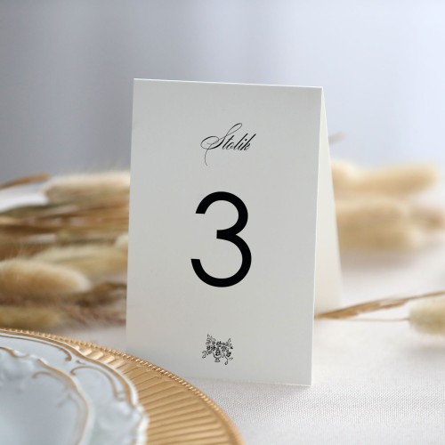 Numerki na stół z motywem kwiatów