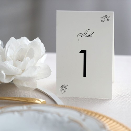 Numerki na stół z amorkami