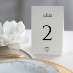 Numerki na stół z romantycznym motywem serca