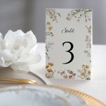 Numerki na stół z rustykalnymi kwiatami