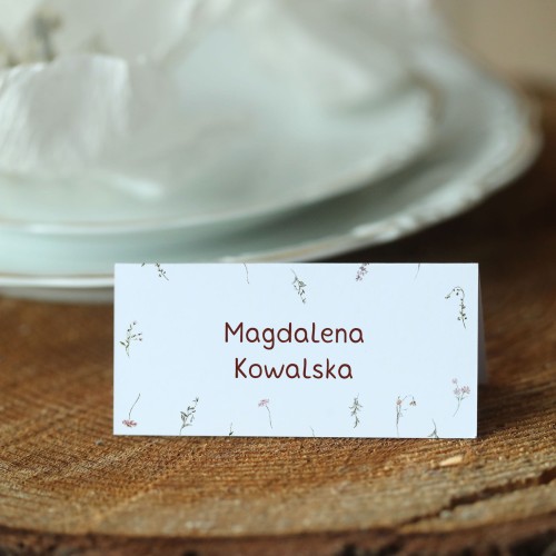 Winietki z rustykalnymi polnymi kwiatami