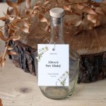 Zestaw 18 zawieszek na alkohol z akwarelową stokrotką