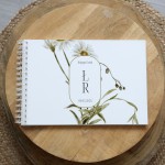 Księga gości klasyczna lub z ankietami - wzór z akwarelową stokrotką