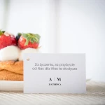 Karteczki do ciasta weselnego z minimalistycznymi inicjałami