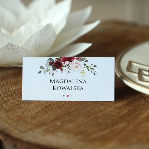 Winietki  z grafiką bordowych kwiatów i inicjałami pary młodej